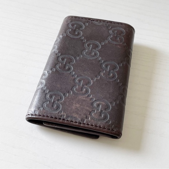 Gucci brown monogram embossed leather key case - Picture 2 of 9
